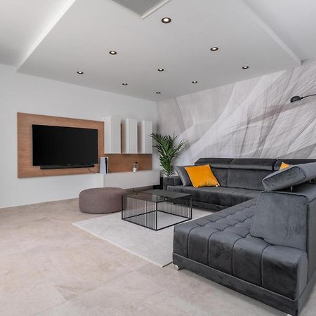 Beautiful Home In Omis With Kitchen Εξωτερικό φωτογραφία